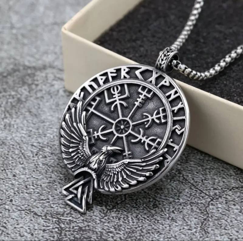 Cadena con dije de Vegvisir